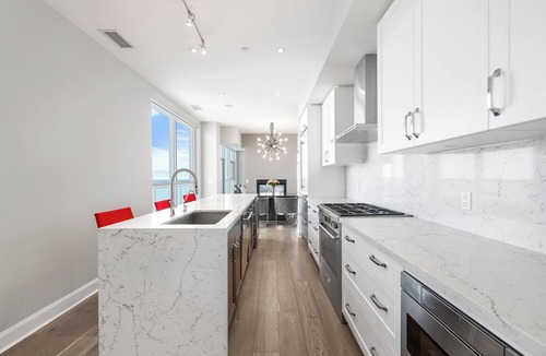 Humber Bay Condo | Upscale Penthouse with breathtaking unobstructed views