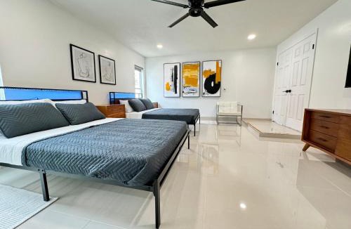 Carrollwood House | Upscale Tampa Bay Dream Home Pool with Putting Green
