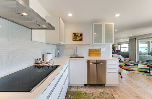 Hull Apartment | Upscale Waterfront Studio! Walk to Nantasket Beach