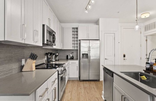 Second Ward Apartment | Uptown Escape - Free Parking, Pool, Walkable