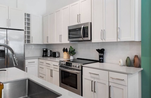 Second Ward Apartment | Uptown Haven | Free Parking, Pool, Walkable