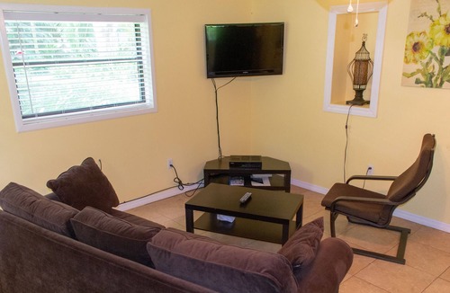 Palm River-Clair Mel Cottage | Urban Oasis: Secluded Cottage w/ Lush Botanical Gardens