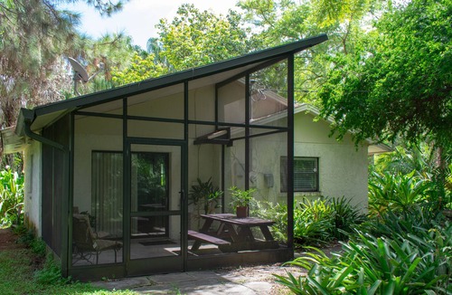 Palm River-Clair Mel Cottage | Urban Oasis: Secluded Cottage w/ Lush Botanical Gardens