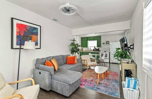 Kenwood Apartment | Urban Studio w/Free Parking & Walkable Location