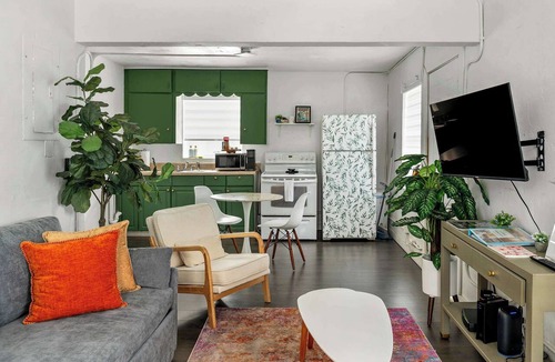 Kenwood Apartment | Urban Studio w/Free Parking & Walkable Location