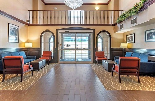 Newark Hotel | Comfort Suites Newark - Harrison