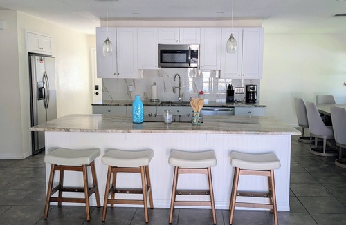 Whitfield House | Vacation Paradise minutes away from Siesta Key, Lido Key, and much more!