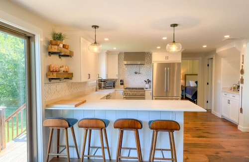 West Dover House | Valley View Villa - Modern Farmhouse W/Hot Tub
