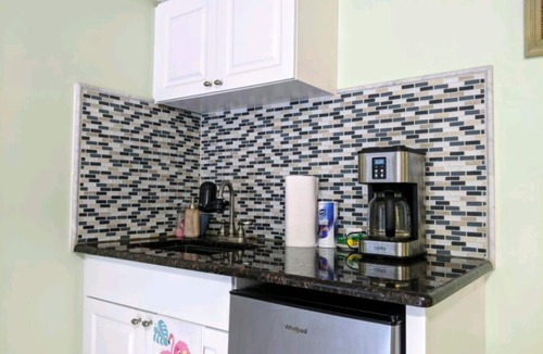 Clearwater Cottage | Very private, backyard cottage near Downtown Dunedin. 15 mins from beaches