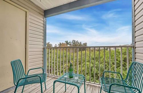 Trailer Estates Apartment | Viagem Peaceful 2BR w Balcony Pool Gym Tennis