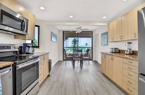 Sand Key Condo | Vibrant ocean view condo with hot tub tennis court pool WD balcony and grill