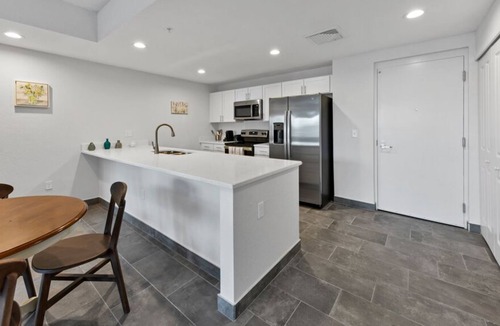 Indian Beach Sapphire Shores Apartment | Vibrant Stay in Trendy Area 2BR w/ Pool & Gym