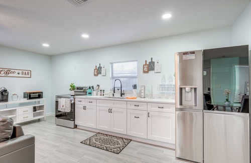 Bearss Plaza House | Vibrant Tampa Home: Perfect for Long Stays!
