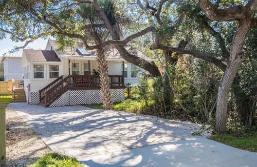 Vilano Beach Cottage | Vilano Beach Pets Sleeps 6 Ocean Sounds Cottage Pet Friendly Close To Beach