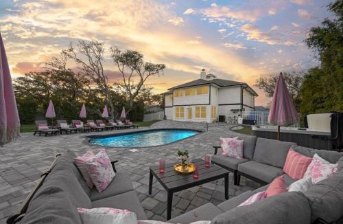Vilano Beach House | Vilano Rose Sleeps 24 Heated Pool, Beach, EPIC Game Room, Golf, Pets, Hot Tub, Fire Pit, Hammock