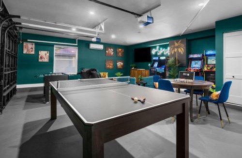 Vilano Beach House | Vilano Rose Sleeps 24 Heated Pool, Beach, EPIC Game Room, Golf, Pets, Hot Tub, Fire Pit, Hammock