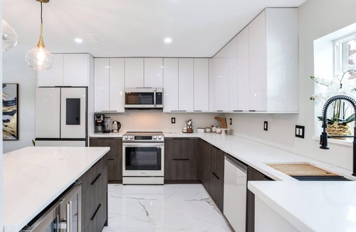 Palm Harbor House | Villa Luxe ~ heated saltwater pool ~near famous beaches