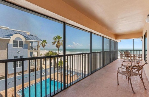 Madeira Beach House | Villa Madeira 301 - Premier