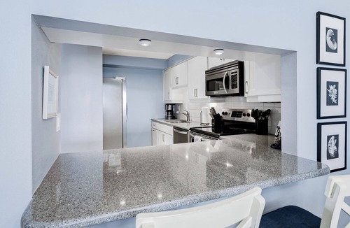Madeira Beach Condo | Villa Madeira 402 - 3BR/2 BA Gulf Front Condo w Heated Pool & Beach Access