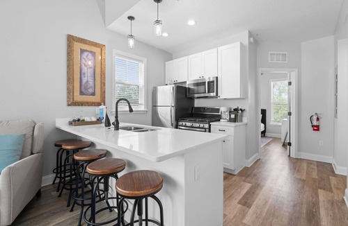 Lincolnville Apartment | Villa Mojito Apartment A in Historic Downtown