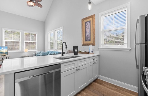 Lincolnville Apartment | Villa Mojito Apartment A in Historic Downtown