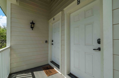 Lincolnville Apartment | Villa Mojito Apartment A in Historic Downtown