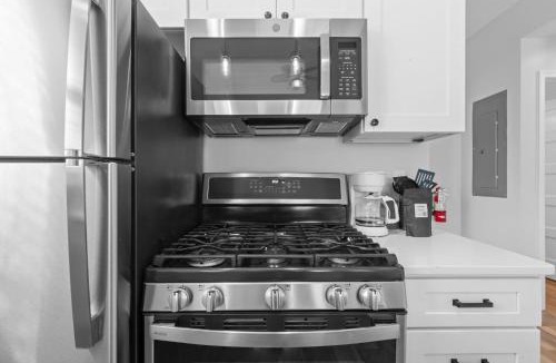 Lincolnville Apartment | Villa Mojito Apartment A in Historic Downtown