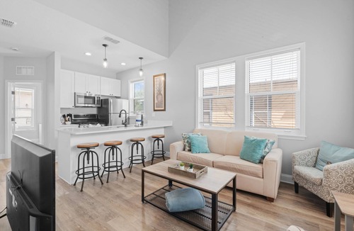 Lincolnville Apartment | Villa Mojito Unit B in Historic Downtown