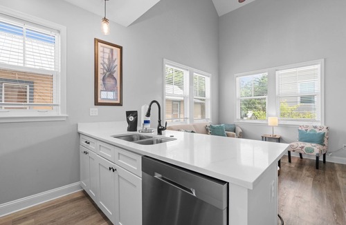Lincolnville Apartment | Villa Mojito Unit B in Historic Downtown