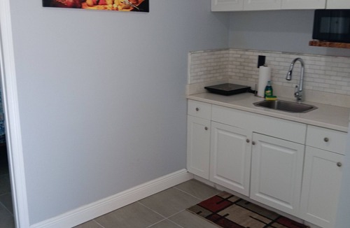 Pinecrest West Park Apartment | Villa Paris apartment#2 close to airport, hospital, stadium, market, store