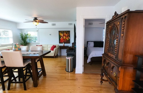 Downtown Historic District Apartment | Villa Romantica, Downtown St Aug. free bikes, dog friendly, 2 bedrooms, 2 baths