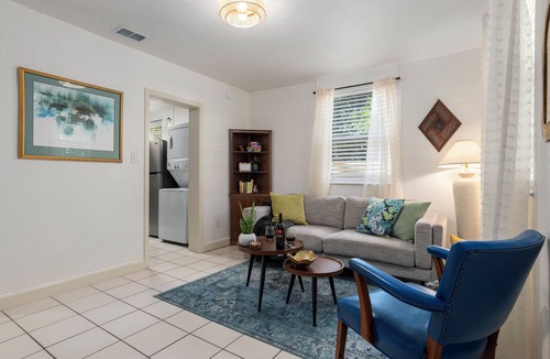 Gainesville Cottage | Vintage Cottage close to UF