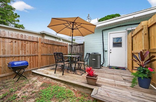 Port Orange Apartment | Vintage Florida Pet-Friendly Retreat