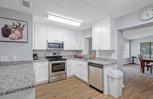 Terrace Park House | Vintage Retreat/Prime Location! Fireplace/Hammock