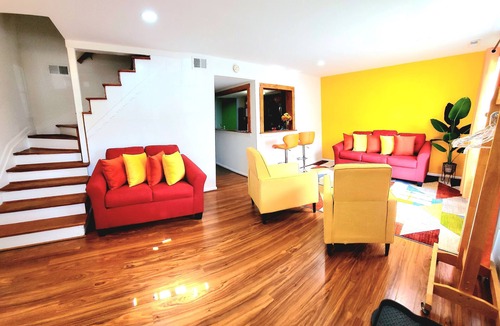 Virginia Beach House | Virginia Beach comfort stay. 9 miles from Oceanfront Free Breakfast & Starbucks
