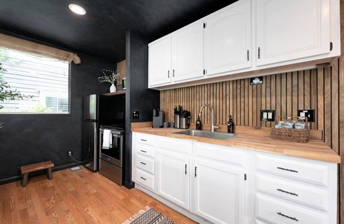 Riverside Apartment | Wabi-Sabi Inspired Studio w Bikes, Walk to River
