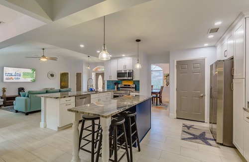Vilano Beach House | Walk to beach AND intracoastal | Private | Clean | Fenced