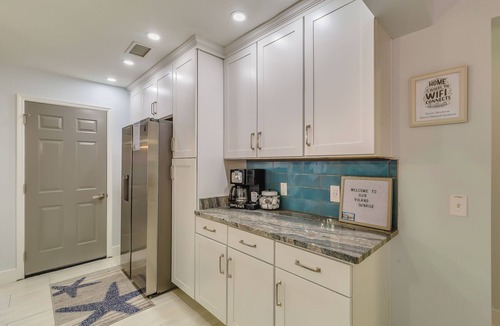 Vilano Beach House | Walk to beach AND intracoastal | Private | Clean | Fenced
