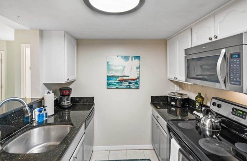 Vilano Beach House | Walk to Beach, Fire Pit, Screened Patio, Smart TVs
