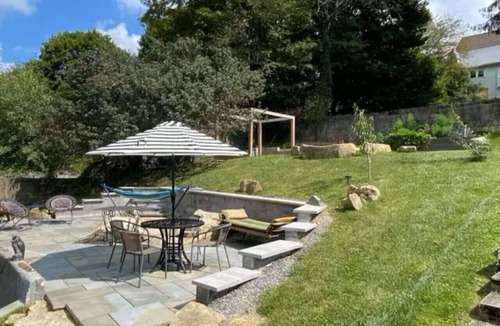 Thomas Apartment | Walk to Dining & River Walk | Cozy Backyard & Fireplace