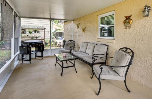 Auburndale House | Walk to Lake Ariana Park! Home w/Screened Porch
