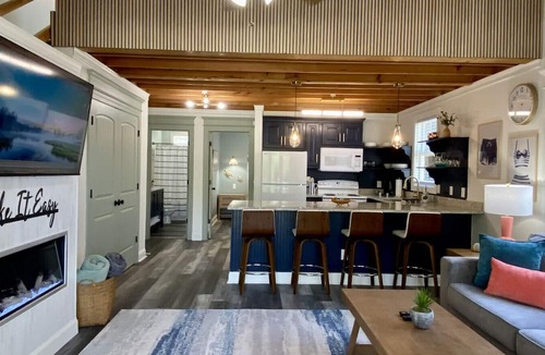 Leesville House | Walk to Marina & Dining | Lake Stay – Lake It Easy