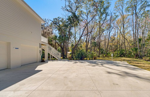 Crystal River Cottage | Walk to Springs, 700 Ft to Dtwn! Crystal River Gem