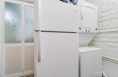 Lenox Park House | Walk to the pier and all attractions! Mermaid Manor