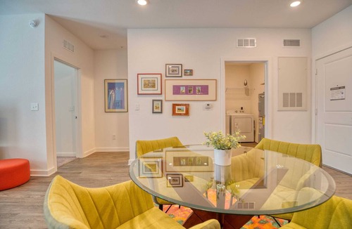 Gainesville Apartment | Walk to UF | Stylish 2BR | Ideal for Hospital & Gator Visitors