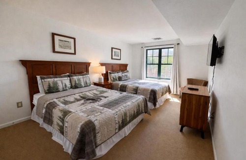 Vernon Apartment | Walk to Waterpark Balcony Mtn Front Views Pool Hot Tub 312