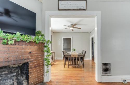 Phoenix Apartment | Walkable 3-Unit Hub: 8 Mi to Micron Technology!