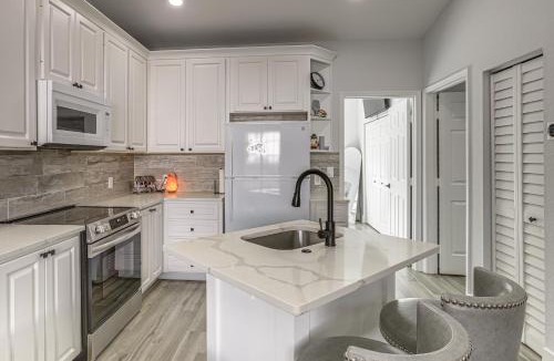 Southside Apartment | Walkable Couple’s Retreat in West Palm Beach!