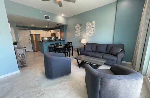 Madeira Beach Condo | Walkable Gulf View Condo Near John`s Pass, Pool