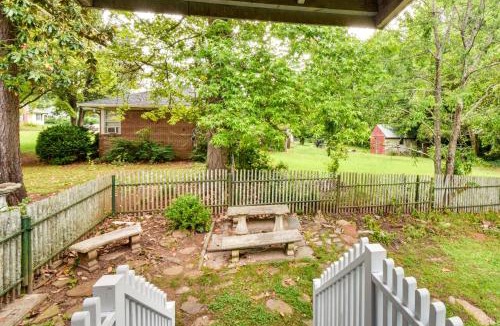 Toccoa House | Walkable Location! Peaceful Toccoa Escape w/Yard